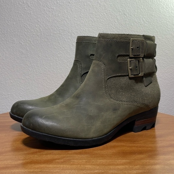 Sorel Women's Lolla Bootie Suede Leather  Waterproof Buckles Lug Sole Size 6 - Picture 1 of 12